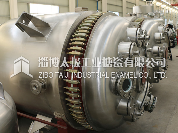 為什么搪玻璃反應釜設備是目前最理想的藥化設備？